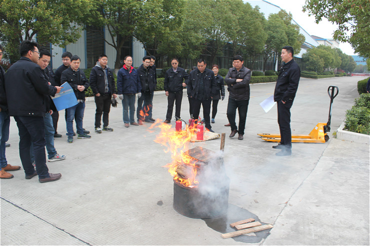 Aics Technology Group organizes fire safety knowledge training to carry out fire emergency response drills